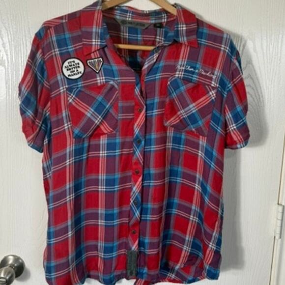 Harley Davidson Tops - Harley-Davidson red plaid short-sleeve button-up shirt  patches embroidered XL